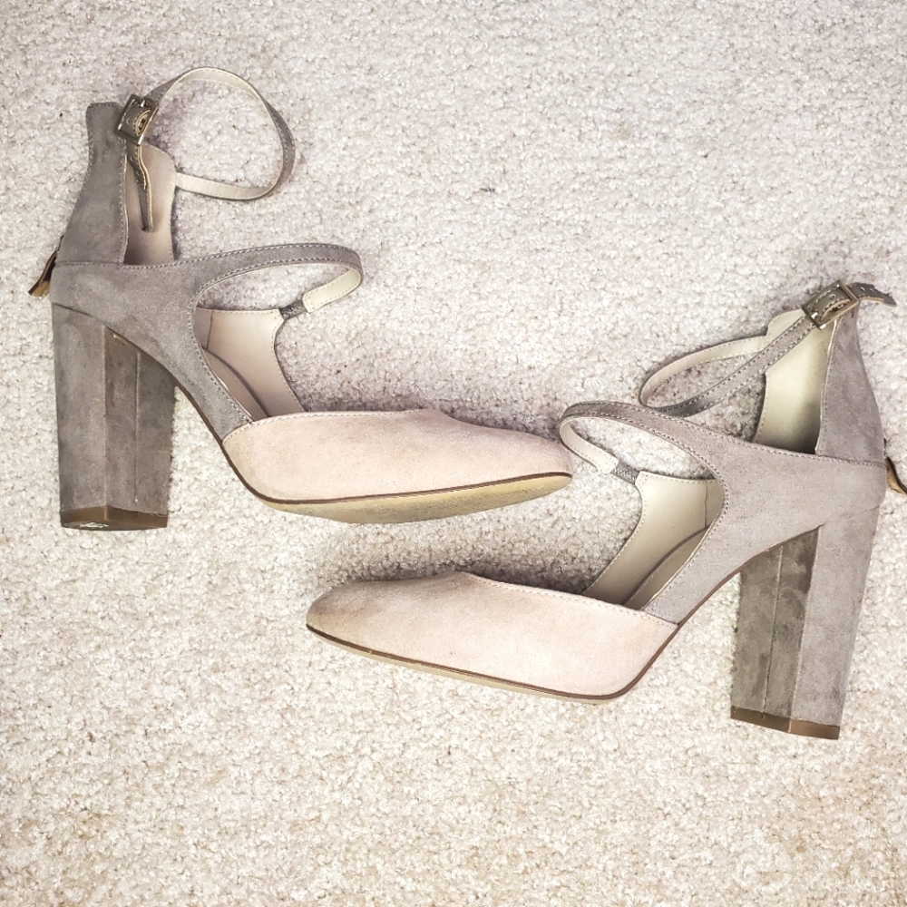 BCBG Suede Shoes size 8M